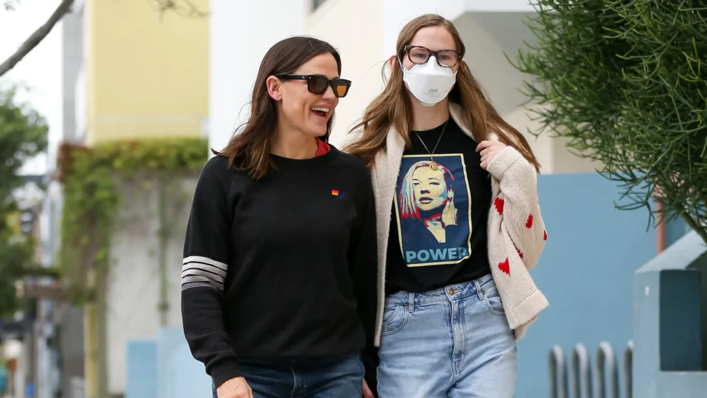 Jennifer Garner Daughter Towers Over Her During Outing